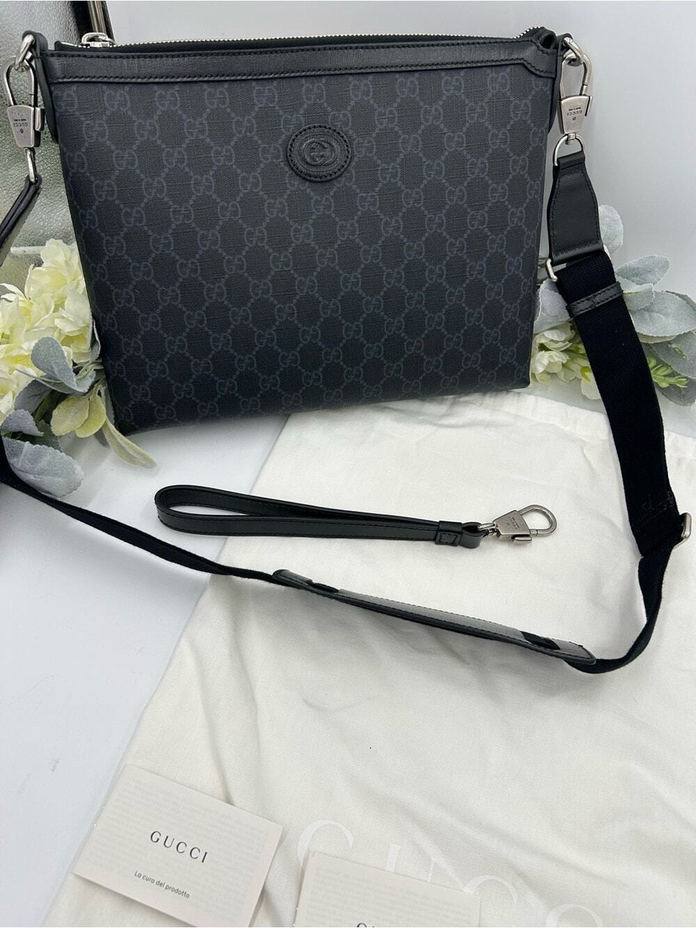 Gucci Black GG Monogram Messenger Crossbody Bag detachable strap made in Italy